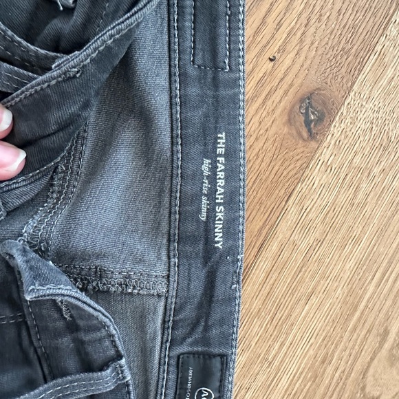 Ag Farrah skinny never put in dryer. Have a bit of a washed look on thighs - Picture 3 of 3